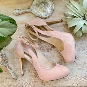 🌸NIB INC Pastel pink suede heels with snake print finish 🌸
